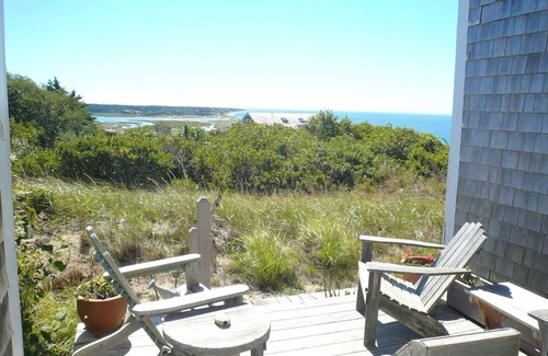Truro Cabina | Tranquil 3-Bedroom Truro Cabin on Corn Hill – Steps to Bay, Stunning Views!