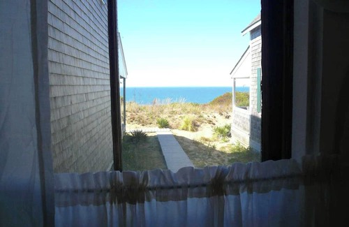 Truro Cabina | Tranquil 3-Bedroom Truro Cabin on Corn Hill – Steps to Bay, Stunning Views!