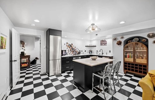 Mount Vernon Apartamento | Large Garden Level Apartment with Backyard Vibes, King Bed and Home Office Setup