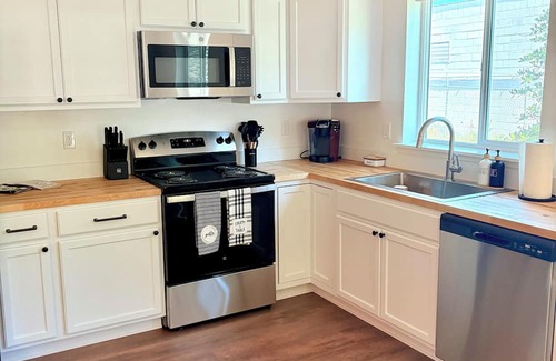 Riggins Casa | Main Street Retreat! Charming 3 Bedroom House in the heart of Riggins!