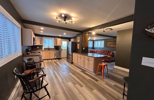 Berlin Casa | Spacious 5BR Retreat - Ride The Wilds Direct from our Driveway!
