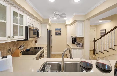 Saint Simons Island Casa | Charming 3-bedrm Oceanfront Townhome, WiFi, AC, Washer/Dryer on St Simons Island