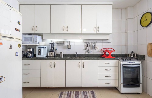 Copacabana Apartamento | Penthouse Retreat with Jacuzzi & BBQ | Heart of Copacabana!