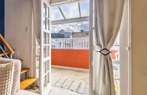 Copacabana Apartamento | Penthouse Retreat with Jacuzzi & BBQ | Heart of Copacabana!