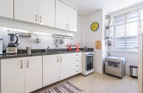 Copacabana Apartamento | Penthouse Retreat with Jacuzzi & BBQ | Heart of Copacabana!