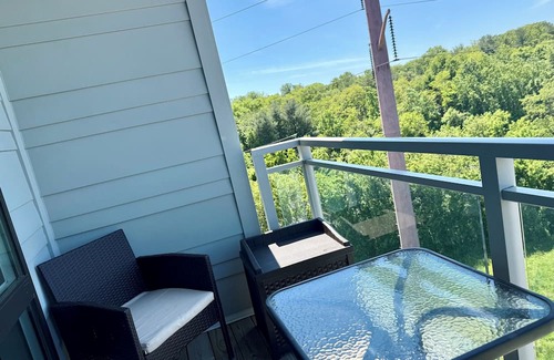 Columbia Apartamento | Lux Modern apartment in Columbia with WiFi, balcony, sofa bed, pool and a gym!