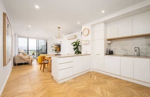 Preston Apartamento | Spacious City Fringe Charm – Pool, Balcony & Park