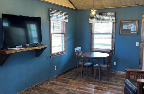 Springmaid Mountain Cabaña | Pet Friendly Cottage in Spruce Pine NC
