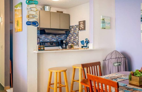 La Pared Apartamento | Captain’s Beachfront Pool and Parking