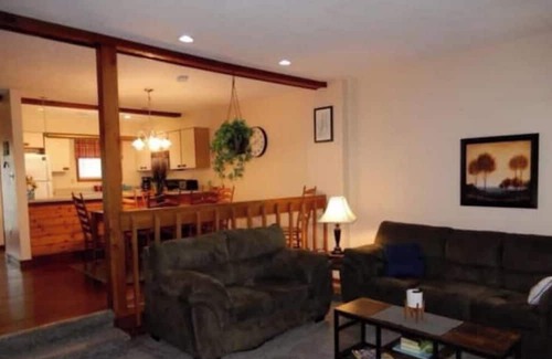 East Stroudsburg Casa | Poconos Dream House