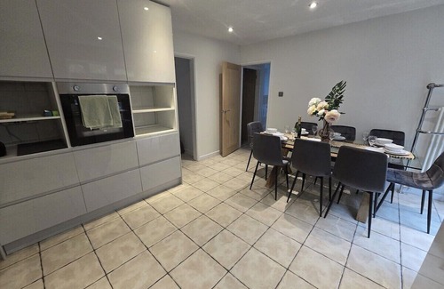 Newport Casa | Horizon House*Sleeps 11*Parking*Groups*Corporates