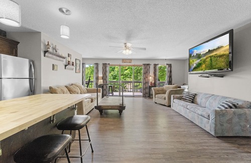 Camdenton Casa | Moss Hollow - Four bedroom house in quiet cove!