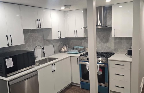 Chestermere Apartamento | Cozy 2-Bedroom Suite: 5 Minutes Walk To Chestermere Lake