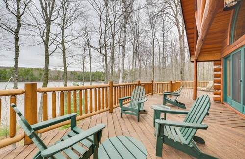 Levering Cabina | Deck + Beach Access: Lakefront Cabin in Levering!