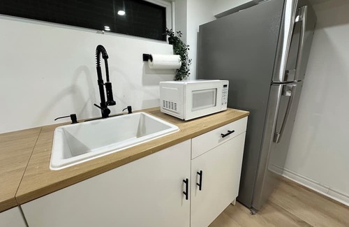 Alderwood Casa | Modern stay Minutes from YYZ and Rogers Centre with own washroom&kitchen