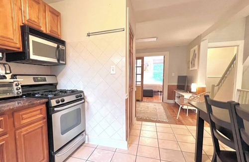 Historic Downtown Apartamento | Beautiful large apartment, fast commute to NYC, Laundry, Parks!