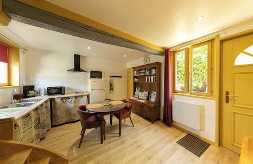 Poix-de-Picardie Casa | CHARMING SEASONAL RENTAL IN THE CITY'S OLDEST QUARTER