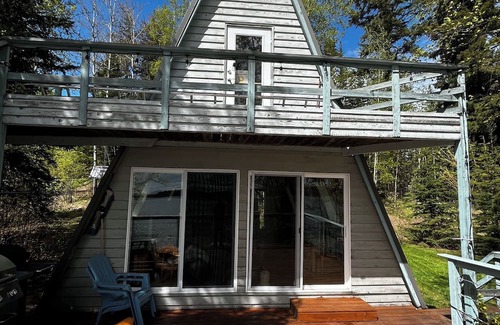 Regional District of Fraser-Fort George Cabina | Cozy lakefront cabin on Nukko Lake.