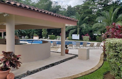 Tárcoles Casa | Cozy newly renovated 2-bedroom house 10 mins from the beach!