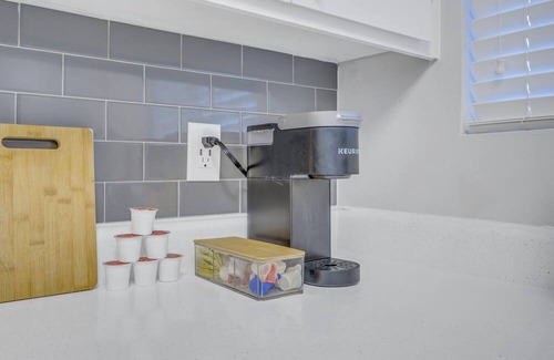 Mesa Apartamento | Sanctuary - Near Hospitals/Airport - Work Spot
