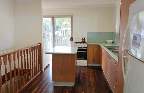 Eurong Casa | Fraser Island.Rays Place Eurong 4BR Home ,Ocean Views, BBQ Hut & Verandahs –