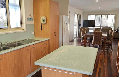 Eurong Casa | Fraser Island.Rays Place Eurong 4BR Home ,Ocean Views, BBQ Hut & Verandahs –