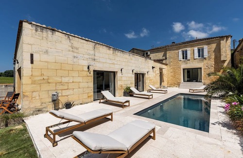Gauriac Casa | La Girondine - Pool, billiards, vineyards and estuary