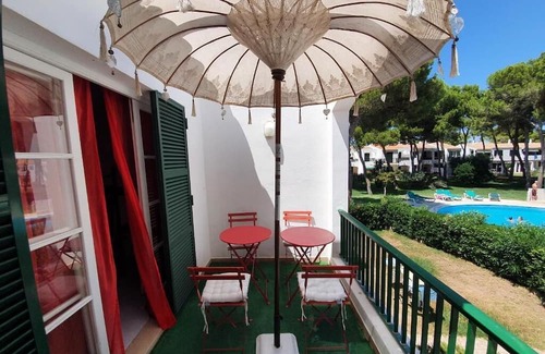 Son Xoriguer Apartamento | Apartamento Vermell Mar, ¡Relájate en su piscina de trébol inmersa en un pinar!