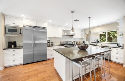 Beverly Hills Casa | New Listing! Beverly Hideaway by Colby & Conrad