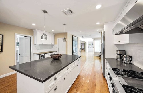 Beverly Hills Casa | New Listing! Beverly Hideaway by Colby & Conrad