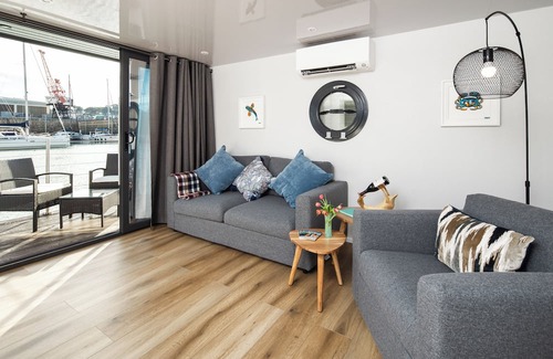 Saint Helier Apartamento | Ormer floating pod in St Helier Marina