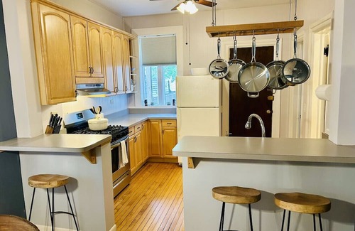 Lakeview Apartamento | Mid-Century Modern 2 BD APT | Walk to Wrigley