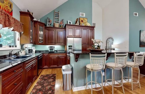 Cullowhee Cabaña | Charming 2-bedroom cottage with WiFi, AC in beautiful Cullowhee