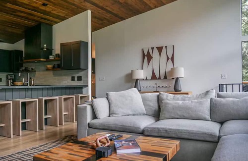 Camp Nelson Casa | A House in the Mountains - Modern Spacious & Views