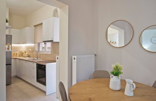 Neos Kosmos Apartamento | Kary's Acropolis View Luxury 2BR, 2 BA, Jacuzzi