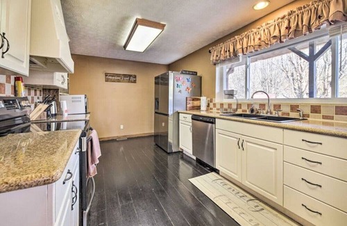 Kodak Casa | Cozy Cabin | Hot Tub, Views, Near Smoky Mountains!