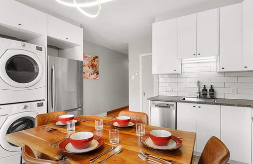 Rosemont-La Petite-Patrie Apartamento | Star Pop Art | Chic & vibrant 1 BR FREE PARKING