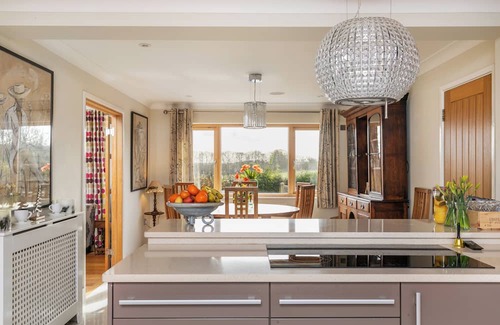Broughton Casa | Perfect family getaway in the stunning Test Valley with a swimming pool!