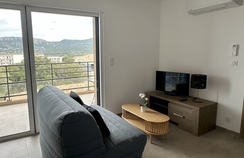 Porto-Vecchio Apartamento | Apartment 2/4 pers with terrace SEA VIEW, air-conditioned, private parking Near port
