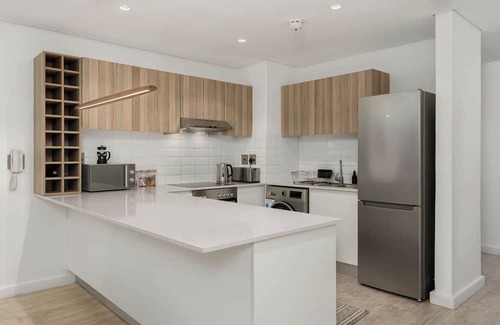 Flora Park Apartamento | Modern Greenpoint Getaway