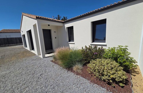 Saint-Jean-de-Monts Villa | Villa Azur: Modern & Private Pool!