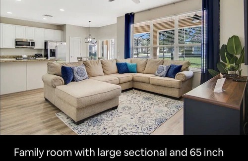 Windsor Hills Casa | Hilltop Villa: Star Wars and Princess room near Disney and Universal