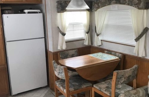Lindell Beach Casa | CULTUS LAKE TIME