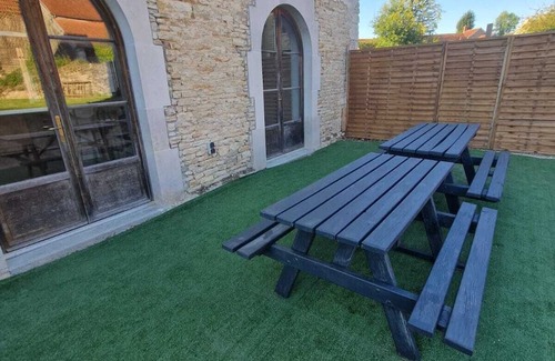Molesme Casa | Maison de groupe en Bourgogne : L'Antre Amis - spacieuse pour famille et amis