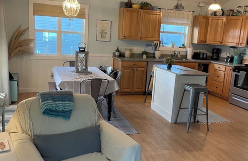Colington Casa | "Semi-soundfront beach cottage with beautiful water views and pool access!