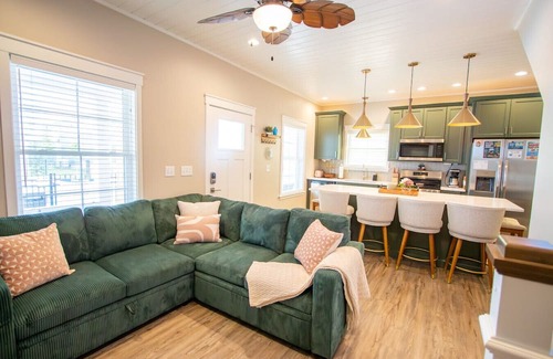 Celina Cabaña | The Getaway: 3 bed/2 bath Lakeside Cottage w/ King Beds!
