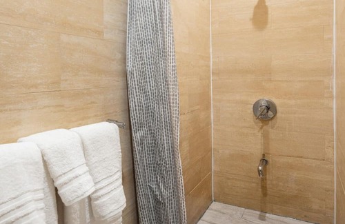 Midtown East Apartamento | Chic Midtown Studio with Patio #203