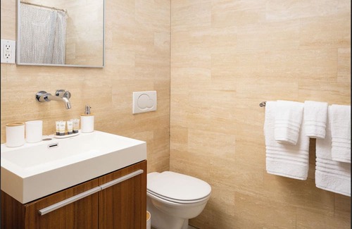 Midtown East Apartamento | Chic Midtown Studio with Patio #203