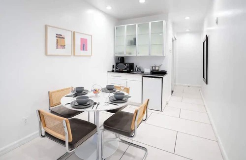 Midtown East Apartamento | Beautiful Studio with Patio in Midtown NYC! #202