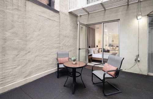 Midtown East Apartamento | Beautiful Studio with Patio in Midtown NYC! #202